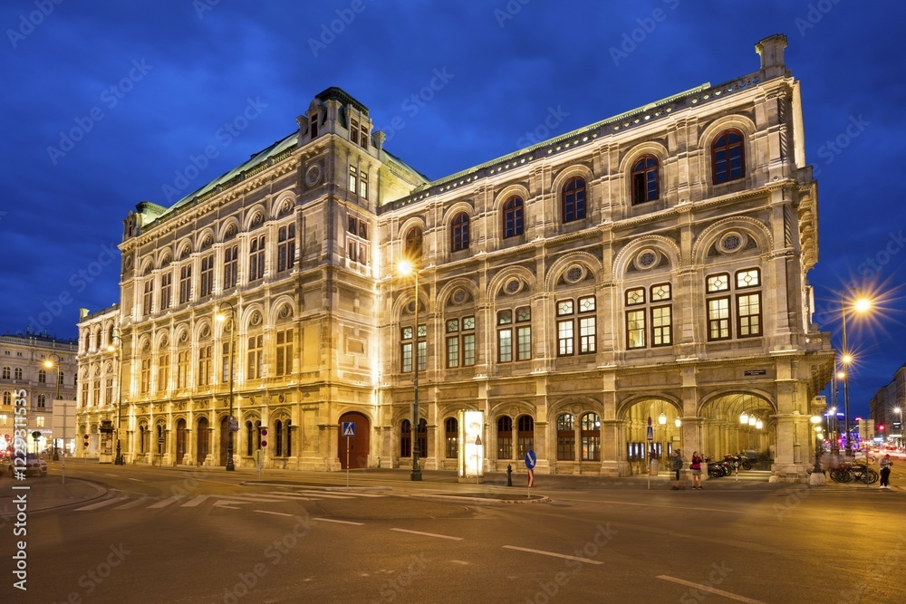 Naklejka premium State Opera, night shot, Vienna, Austria, Europe
