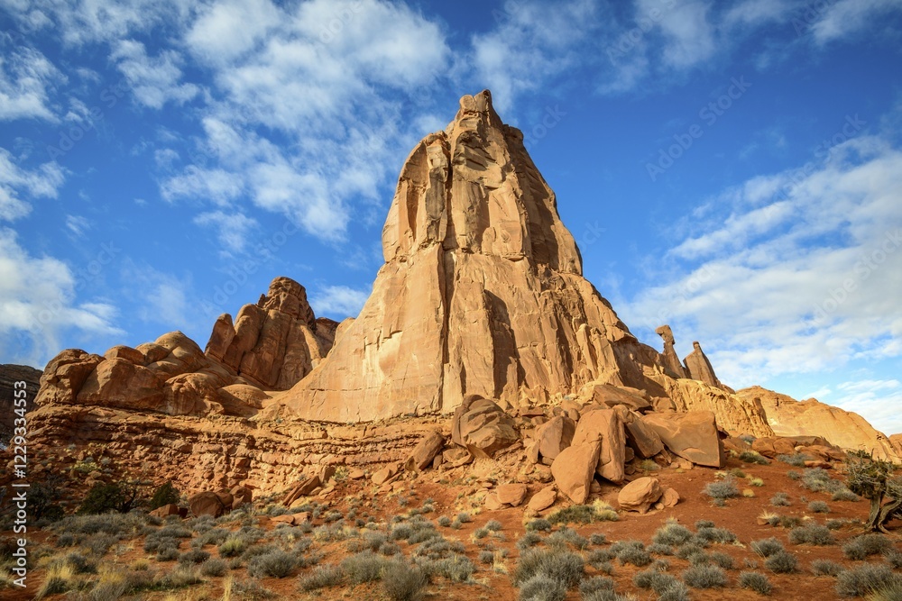 Fototapeta premium Park Avenue Trail Trail Head, rock formation of the Courthouse Towers, Arches National Park, Utah, USA, North America