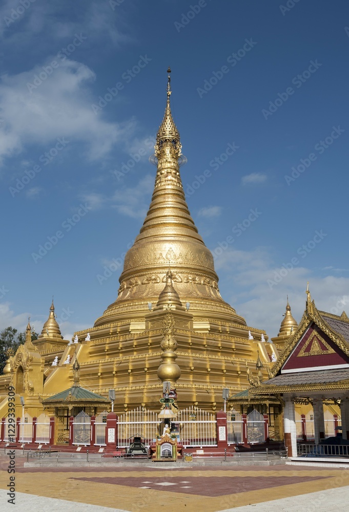 Fototapeta premium Eindawya Pagoda in Mandalay, Myanmar, Asia