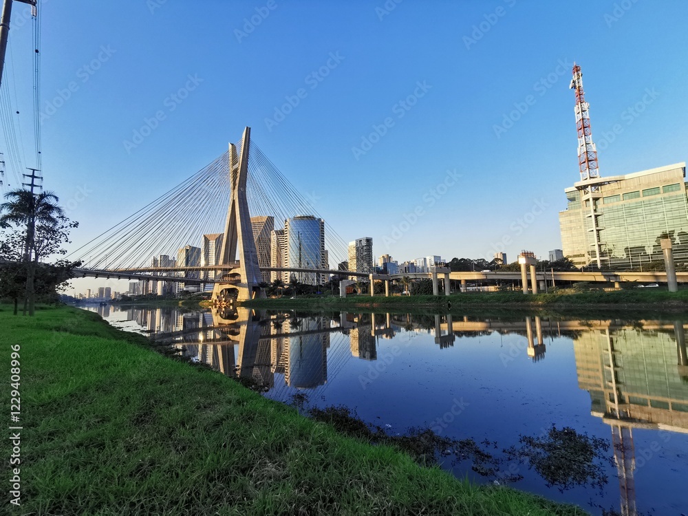 Obraz premium View of the cable-stayed bridge of the Marginal Pinheiros in Sao Paulo