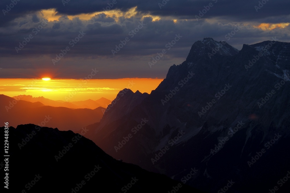 Obraz premium Sunrise behind Zugspitze Mountain with staggered mountain peaks, Berwang, Ausserfern, Tyrol, Austria, Europe