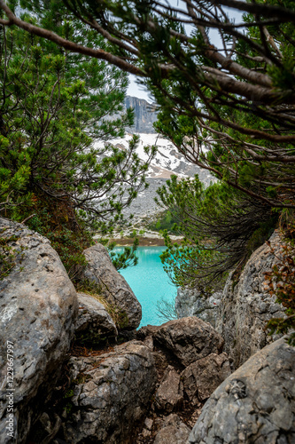 Obraz na płótnie Panoramic view of Lago Sorapis in the Dolomites (Dolomiti, Dolomiten), Italy. The turquoise lake is surrounded by towering cliffs and mountains, a popular spot for hikers and nature lovers w salonie