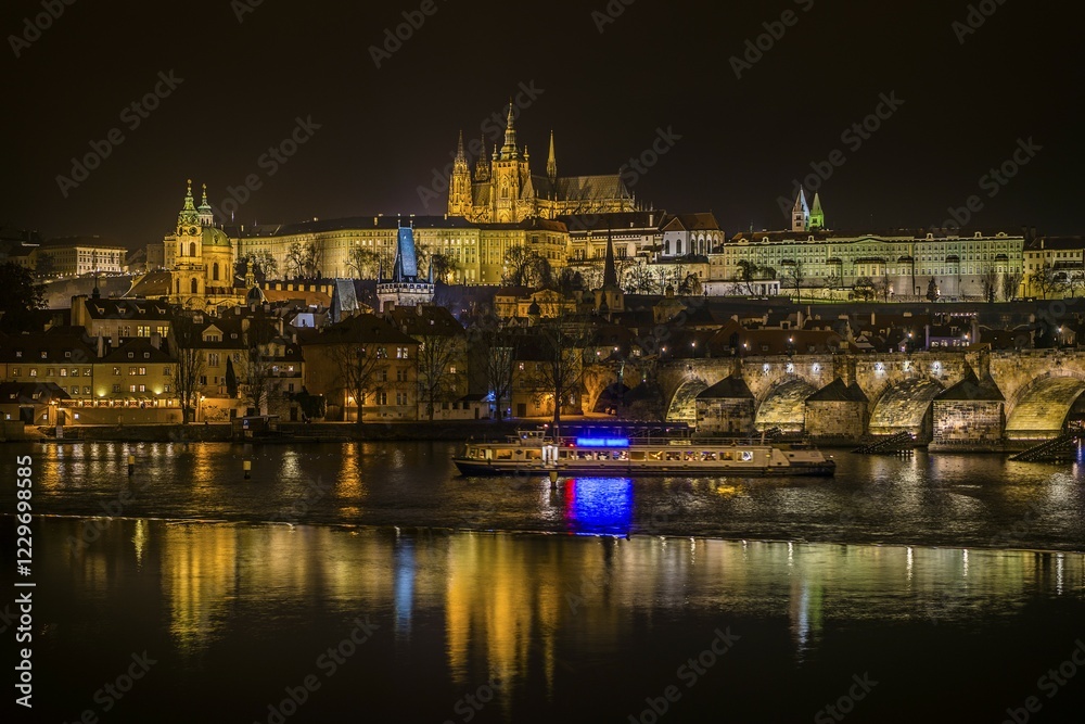 Obraz premium Night shot of Prague, Moldova, Charles Bridge, St. Vitus Cathedral, Prague Castle, Hradčany, historic centre, Prague, Bohemia, Czech Republic, Europe