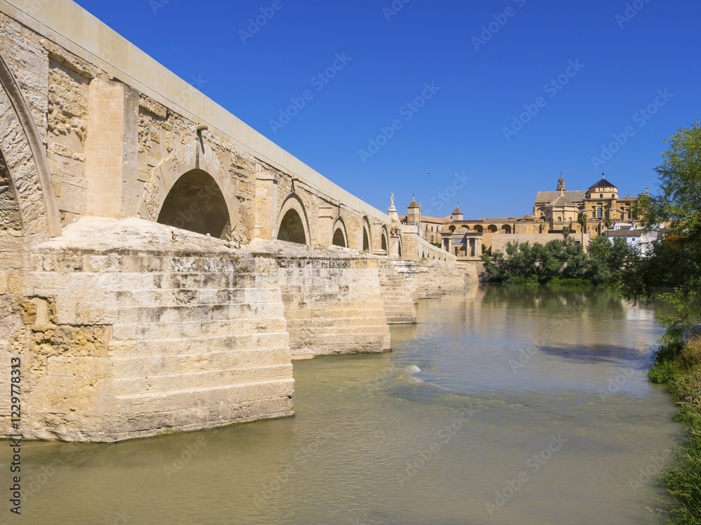 Roman bridge, Puente Romano over the Rio Guadalquivir, Mezquita Cathedral, Cordoba province, Andalucía, Spain, Europe Roman bridge, Puente Romano over the Rio Guadalquivir, Mezquita Cathedral, Cordoba province, Andalucía, Spain, Europe