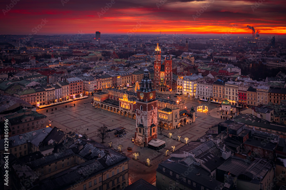 Obraz premium Panorama of Main Square (Saint Mary's Basilica, Sukiennice - Town Hall, Town Hall Tower) in Krakow during magic dawn, Poland