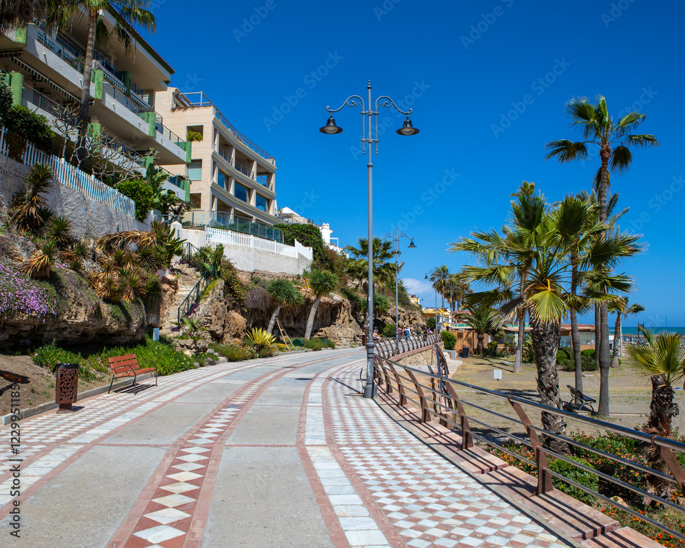 Obraz premium Paseo Maritimo Promenade in Benalmadena, Spain