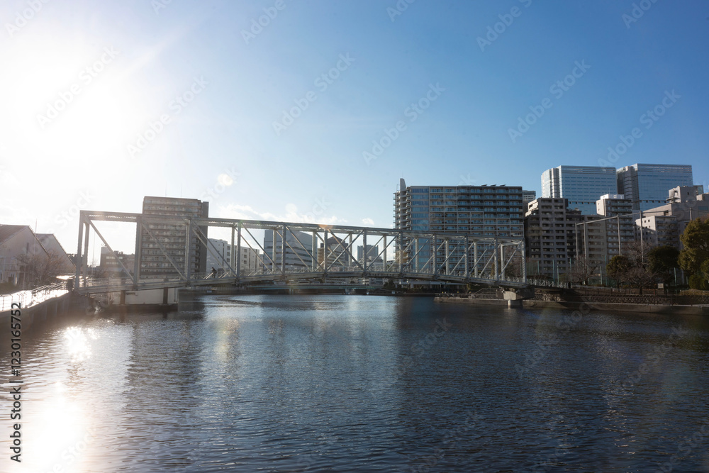 Fototapeta premium 品川区の湾岸にある天王洲アイル、東京の運河にある倉庫街、