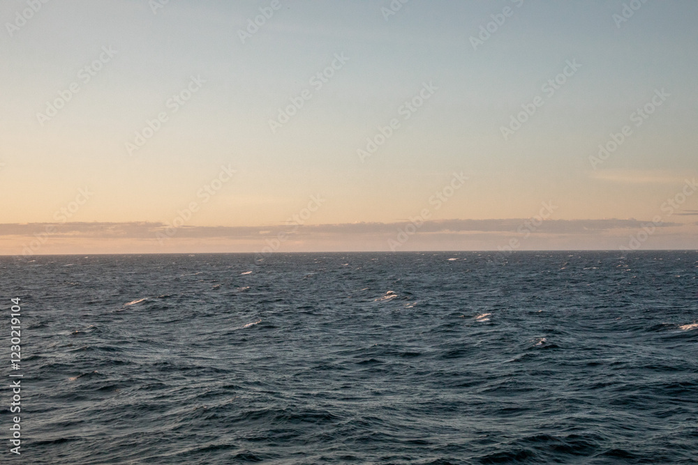 Obraz premium Weite Aussicht auf Meer und Himmel