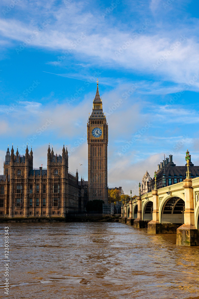 Obraz premium Westminster Bridge and the Elizabeth Tower with Big Ben In London.