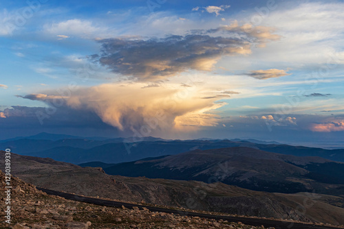 Obraz na płótnie Beautiful landscape view of the top of Mount Blue Sky in Colorado at sunset. w salonie