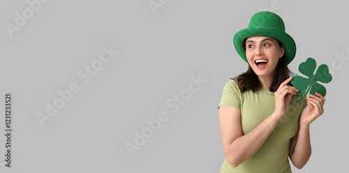 Happy young woman in leprec...