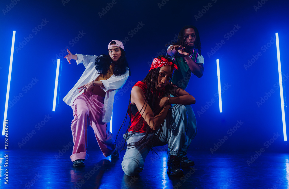 Fototapeta premium Group of hip hop dancer dancing together.