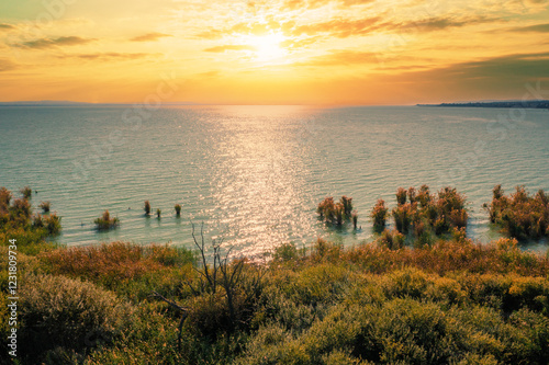 Obraz na płótnie Sunset over Lake Balaton. View from Tihany peninsula near Sajkod w salonie