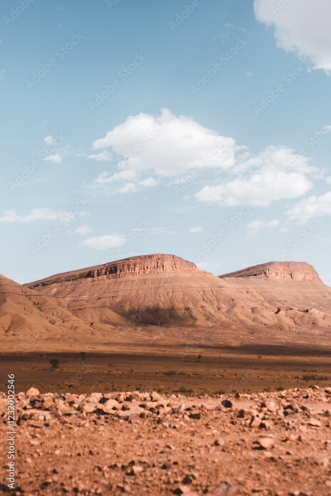 Naklejka premium Inóspito desierto en Marruecos