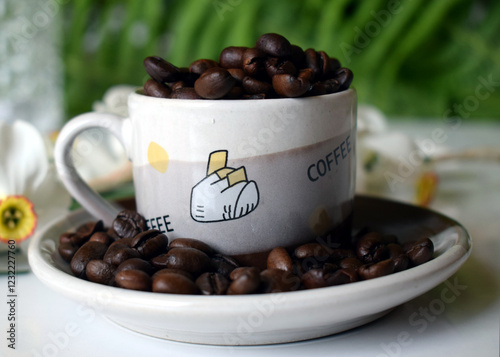 Daffodils have an intense, pleasant sweet scent, similar to a cup of freshly ground coffee.