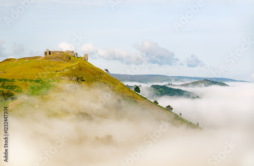 Obraz na płótnie Castell Dinas Bran, Llangollen, Denbighshire, Wales. On an Iron Age site, the stone castle dates from 13 C. Summer morning mist w salonie