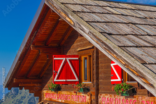 Schilderij op canvas Detail of Sandro Pertini alpine shelter on Sasso Piatto southern slope