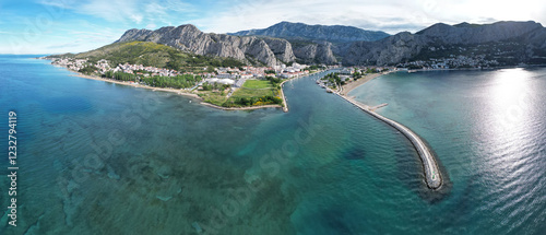 Fototapeta Naklejka Na Ścianę i Meble -  Die Mündung der Cetina bei Omis , Aufnahme mit der Drohne