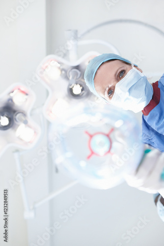 Φωτογραφία Doctor, oxygen and mask for operation in theatre with anaesthesia safety, emergency procedure and ppe