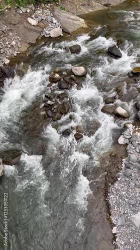 Río rocoso en día nublado, Juchique de Ferrer, Veracruz, México 