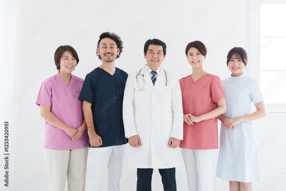 働く医療チーム（複数人・多人数・大人数、集団）