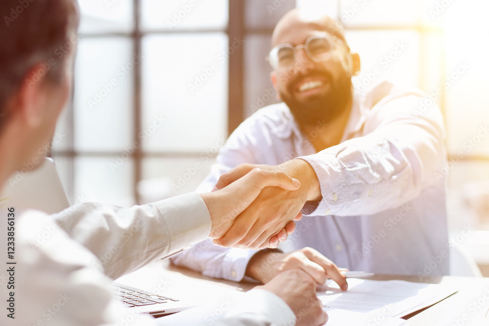 Obraz premium Businessman working on the table with laptop in a new office