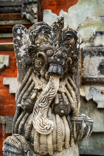 Obraz na płótnie Masterfully carved temple protector statue displays detailed facial features and ornamental designs, weathered by time yet maintaining its fierce presence w salonie