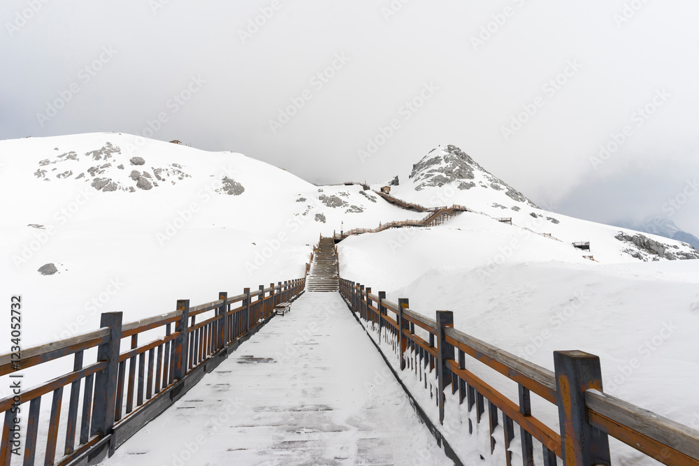 Obraz premium Beautiful view of Jade Dragon Snow Mountain (or Mt. Yulong) in Yulong Naxi Autonomous County, Lijiang, in Yunnan province, China.