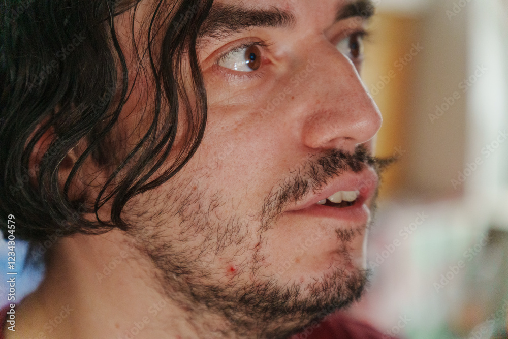 Obraz premium Man displays a look of astonishment, reflecting the excitement of an ongoing local festival filled with bright colors and energy.