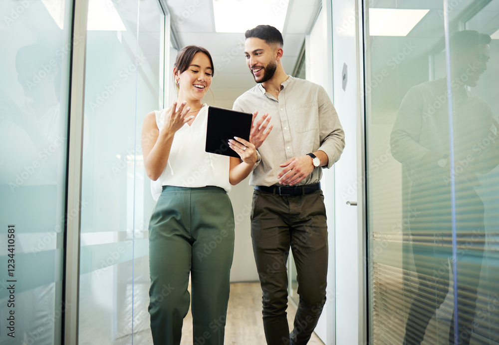 © peopleimages.com - Tablet, business people and walking in office, teamwork and conversation with digital app. Employees, copywriting and journalist with review for article, technology and creativity with advice or help © peopleimages.com - Tablet, business people and walking in office, teamwork and conversation with digital app. Employees, copywriting and journalist with review for article, technology and creativity with advice or help