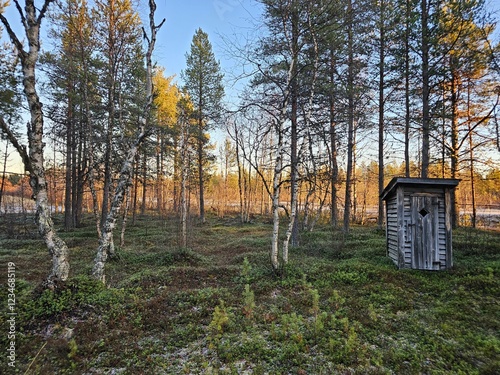 Toilettenhäuschen in der Prärie