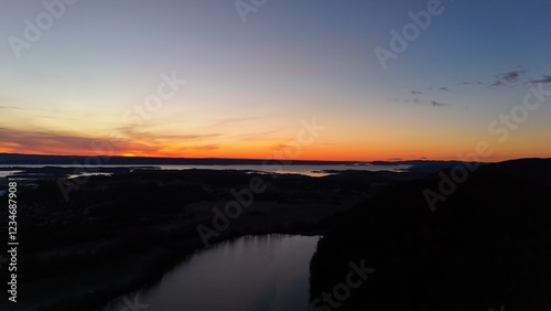 Sonnenaufgang über Küste