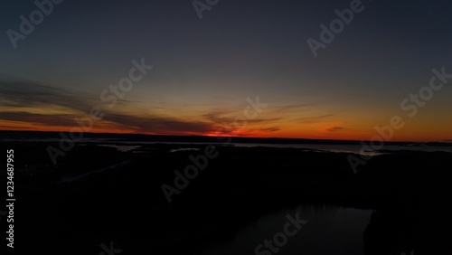 Sonnenaufgang über Küste