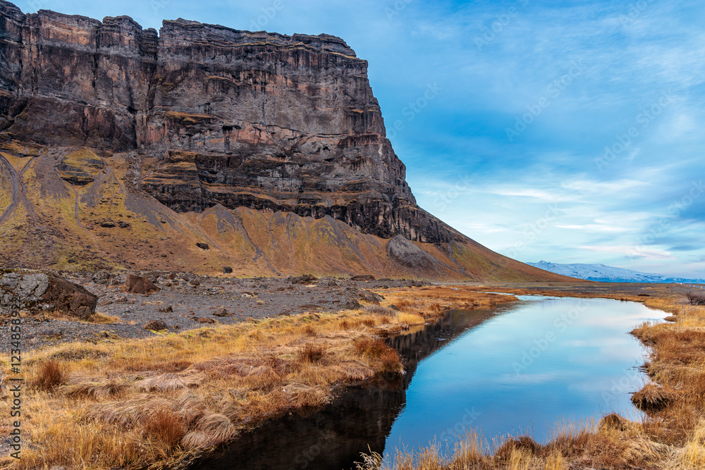 A country in the southern region between Vik and Jokulsarlon in Iceland.