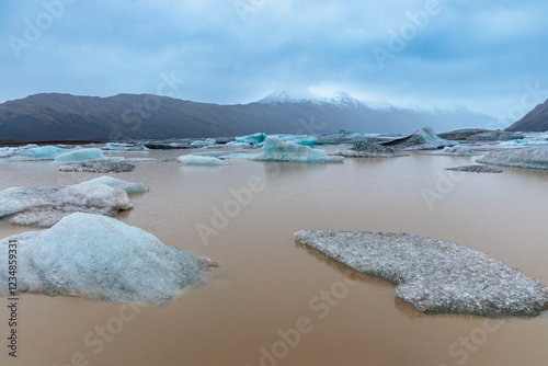 Obraz na płótnie Heinabergslon glacial lake in Svínafellsjökull National Park in the east of Iceland. w salonie