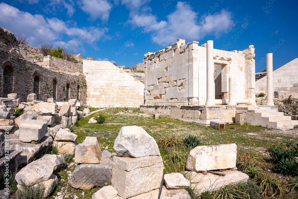 Obraz premium The remains of an Opramoas monument, aqueduct, a small theater, a temple of Asclepius, sarcophagi, and churches from Rhodiapolis, which was a city in ancient Lycia. Today it is located in Kumluca