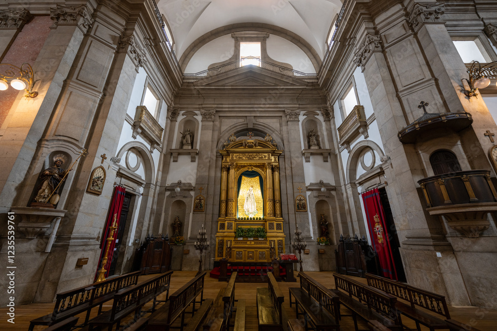 Fototapeta premium Trindade Church - Porto, Portgual