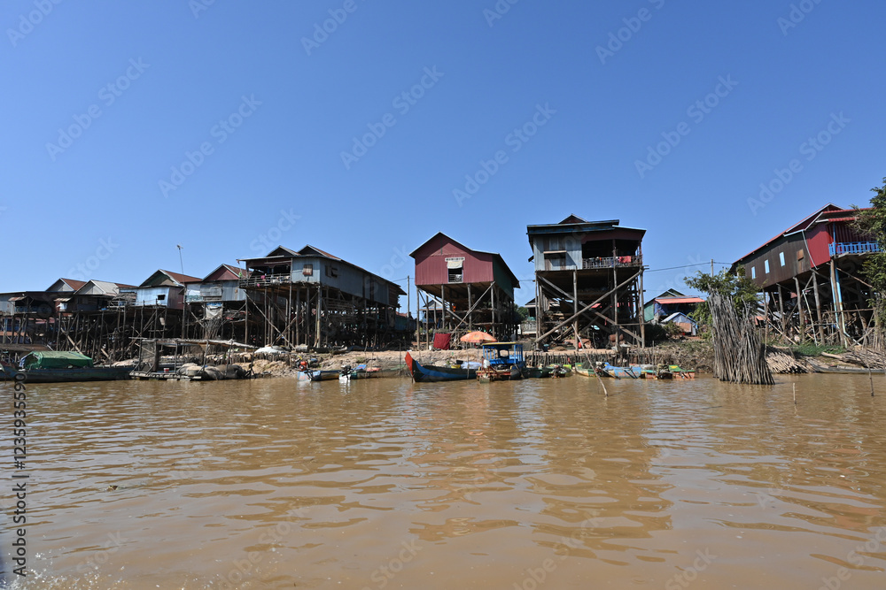 Obraz premium トンレサップ湖・水上集落ボートクルーズ／カンボジア