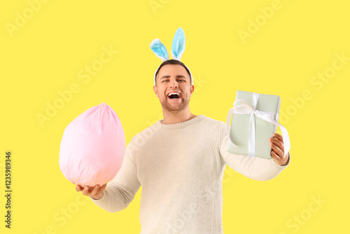 Happy young man in bunny ea...
