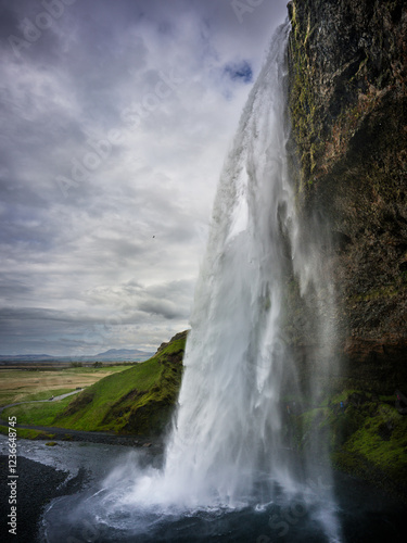 Cascade de Seljalandsfoss, Islande - Une chute d'eau spectaculaire au cœur de la nature photo