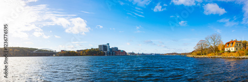 Blick von Nacka Strand Hafen auf Stockolm City