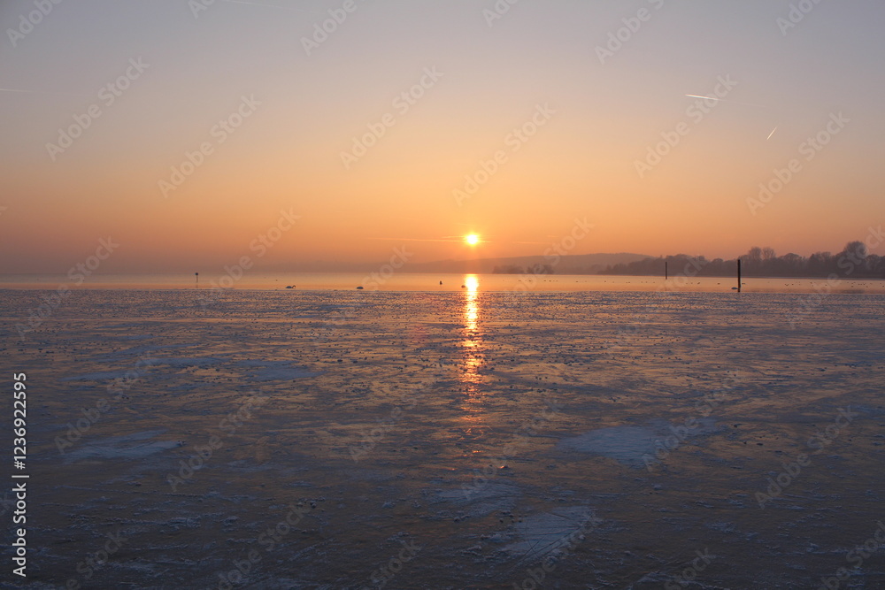 Obraz premium frozen lake during sunset.