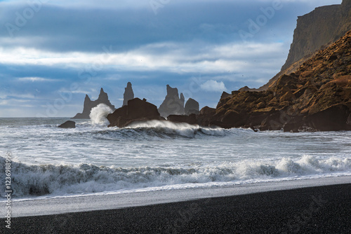 Obraz na płótnie Vikurfjara Black Sand Beach near Vik on the island of Iceland w salonie
