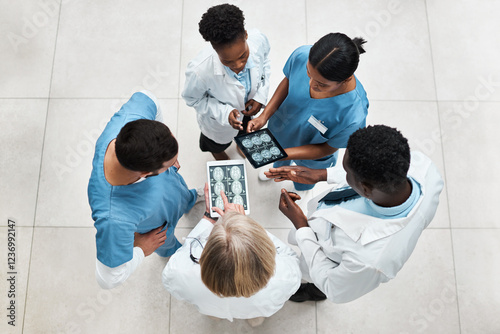 Fotografia Group, above and doctors with brain scan, hospital and collaboration for diagnosis and healthcare