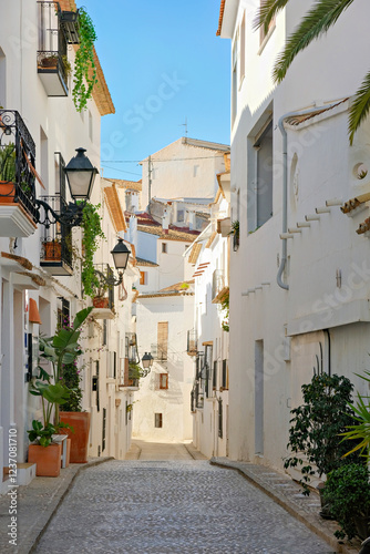 Fototapeta Naklejka Na Ścianę i Meble -  Altea old town with narrow streets and whitewashed houses. Architecture in small picturesque Altea town near Mediterranean sea, Alicante province, Valencian Community, Spain