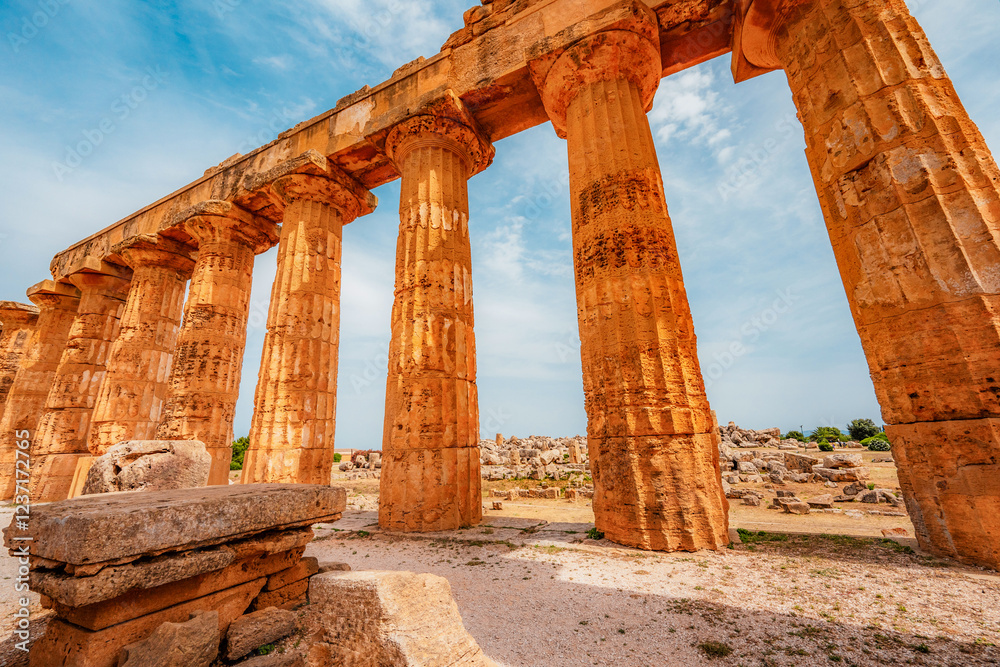 Obraz premium Greek temples at Selinunte of Temple of Hera Temple E with ruins of Greek columns in Selinunte Archaeological Park Sicily Italy
