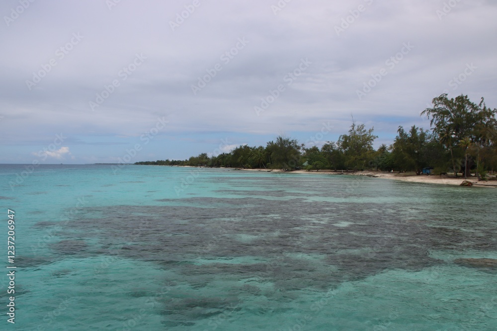 Fototapeta premium View of the lagoon at Tiputa on the toll of Rangiroa, Tuamotu Islands, French Polynesia.