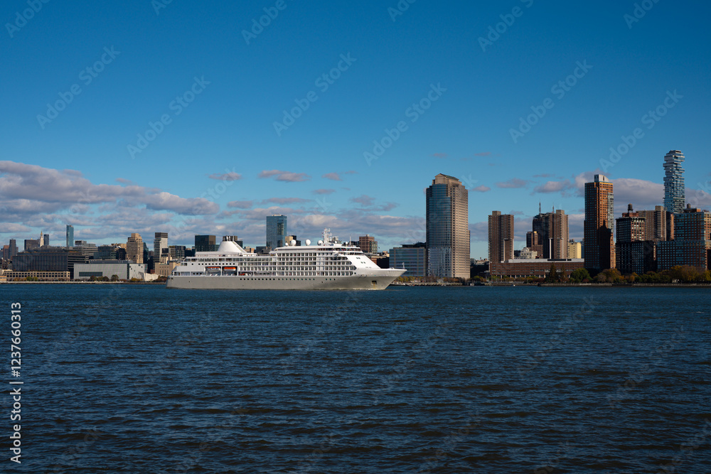 Fototapeta premium New York, United States. New York city skyline in Midtown Manhattan. USA, NYC, NY, Manhattan. American big city. Lower Manhattan skyline. New York from New Jersey. Downtown Manhattan.