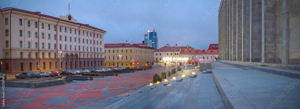 Obraz premium night city Minsk in the light of lanterns.