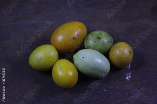 Obraz na płótnie Tomatoes can be eaten directly or cooked first